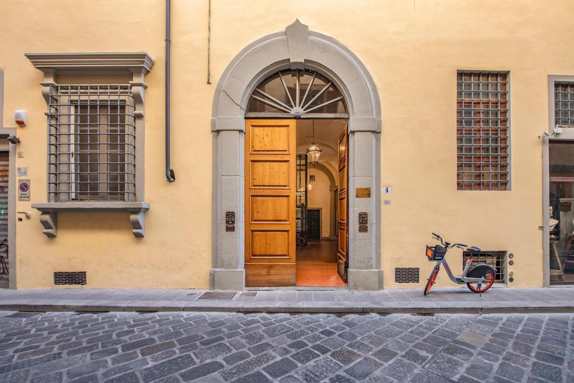 Mamo Florence - Borgo Santa Croce Apartment Екстер'єр фото